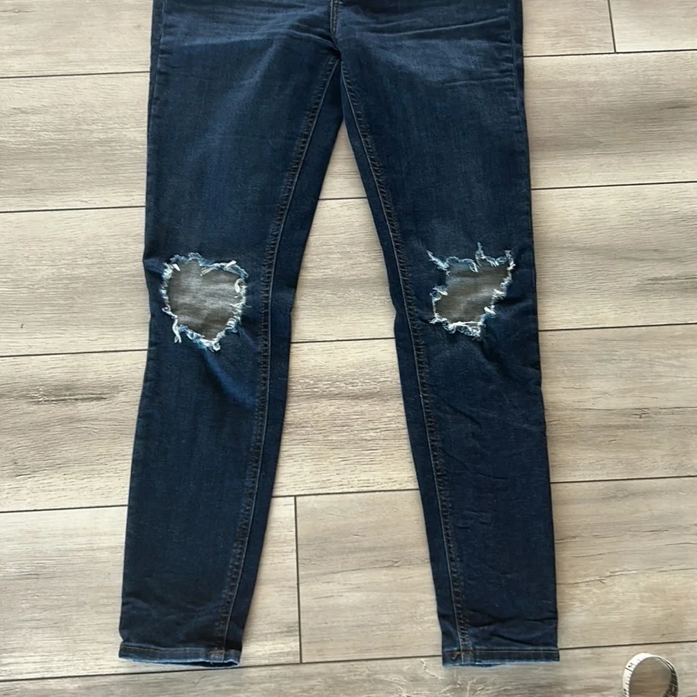 Free People size 27 busted knee skinny jeans